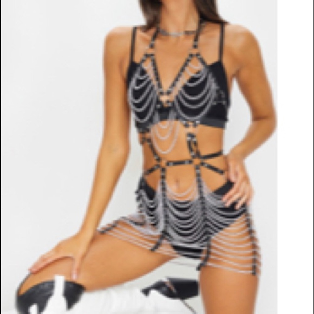 Prettylittlething chain dress